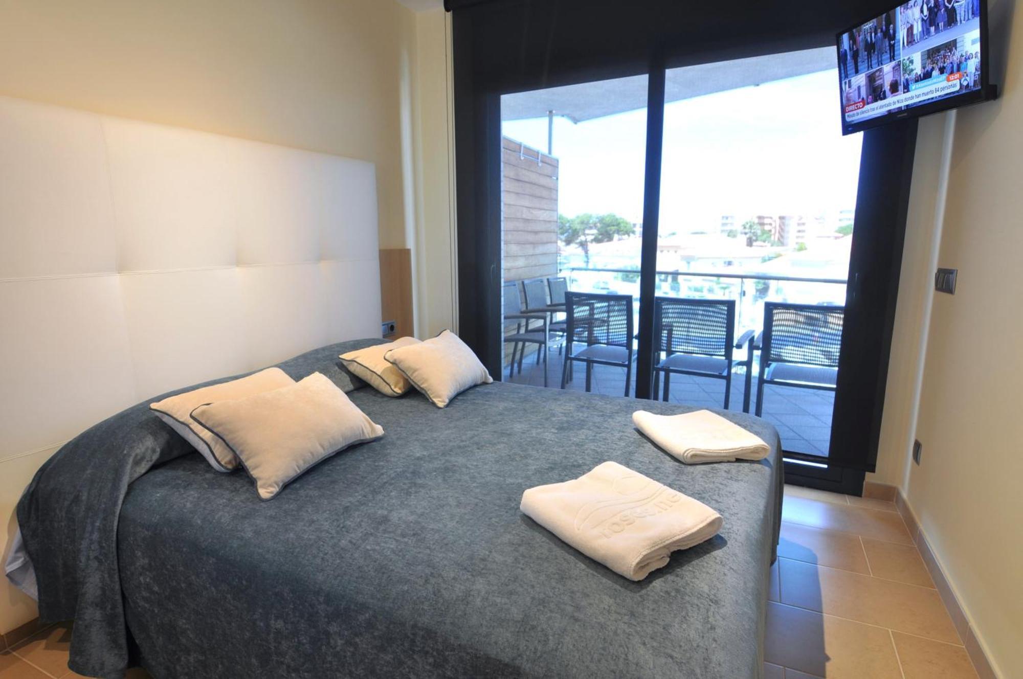 Rnet - Apartments Roses Port Trebol Esterno foto